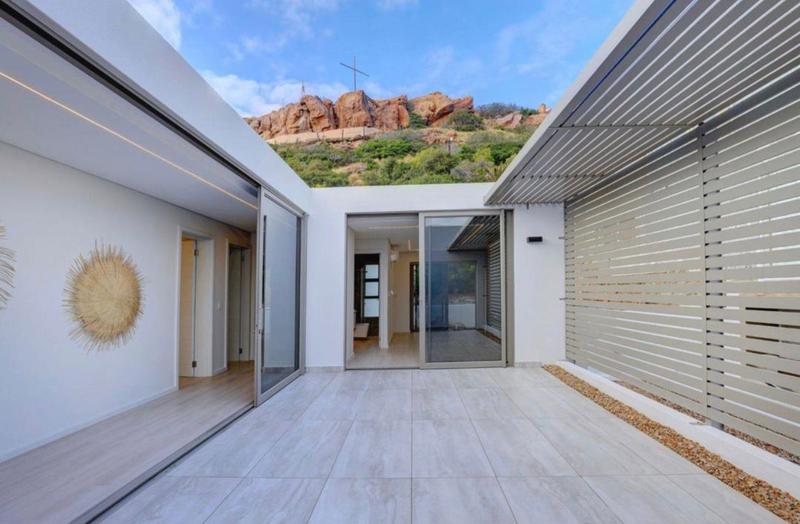 4 Bedroom Property for Sale in Mossel Bay Central Western Cape